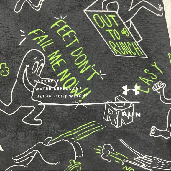 Under Armour UA Run Hundred Packable Jacket 1368161 001 Women’s Sz M - Picture 12 of 16